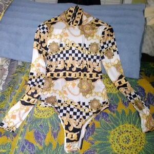 Chain & Medallion Print Long-Sleeve Bodysuit in Black and Gold